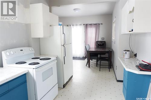 405 4Th Avenue E, Assiniboia, SK - Indoor Photo Showing Kitchen