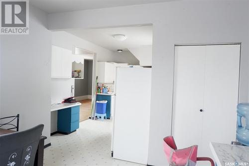 405 4Th Avenue E, Assiniboia, SK - Indoor