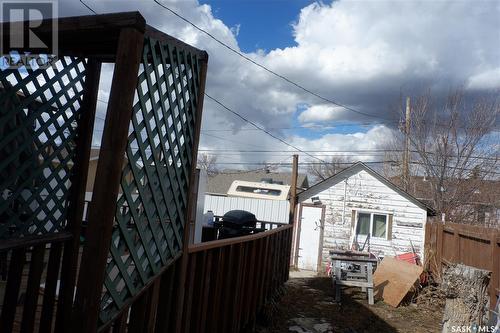 405 4Th Avenue E, Assiniboia, SK - Outdoor