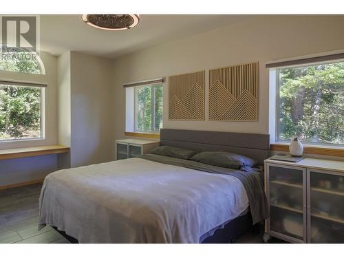 4040 Mountain View Road, Mcbride, BC - Indoor Photo Showing Bedroom