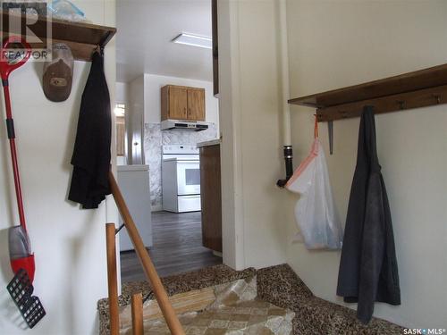 202 1St Street W, Leader, SK - Indoor