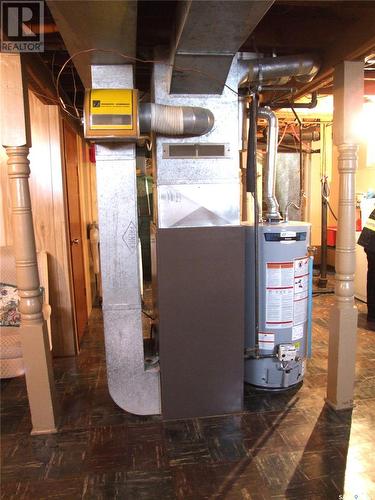 202 1St Street W, Leader, SK - Indoor Photo Showing Basement