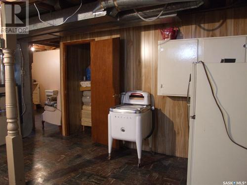 202 1St Street W, Leader, SK - Indoor Photo Showing Basement