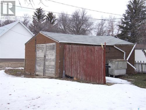 202 1St Street W, Leader, SK - Outdoor
