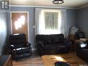 202 1St Street W, Leader, SK  - Indoor Photo Showing Living Room 