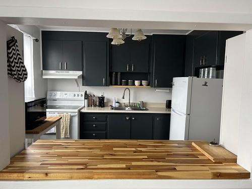Cuisine - 108 8E Rue, Rouyn-Noranda, QC - Indoor Photo Showing Kitchen With Double Sink