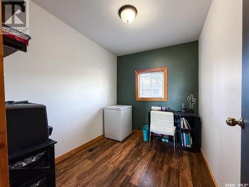 103 1St Street E, Frontier, SK - Indoor