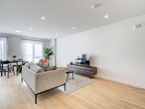 Living room - 103-2061 Ch. Ridge, Huntingdon, QC - Indoor Photo Showing Living Room