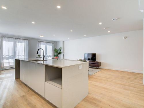 Kitchen - 103-2061 Ch. Ridge, Huntingdon, QC - Indoor Photo Showing Kitchen With Upgraded Kitchen