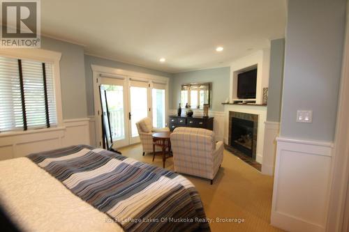 V 14 W 3 - 1020 Birch Glen Road, Lake Of Bays (Mclean), ON - Indoor Photo Showing Other Room With Fireplace