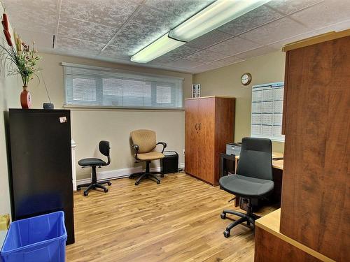 Bureau - 2-212 Av. Du Lac, Rouyn-Noranda, QC - Indoor