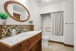 Salle de bains attenante à la CCP - 