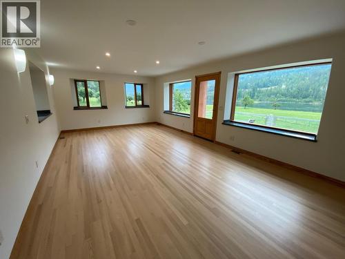 6302 Marsden Road, Nelson, BC - Indoor Photo Showing Other Room