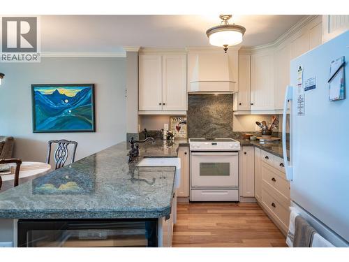 550 Rainbow Drive Unit# 305, Kaslo, BC - Indoor Photo Showing Kitchen