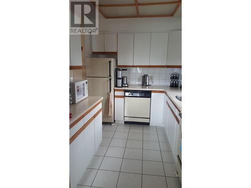 6832 Arcola Street, Burnaby, BC - Indoor Photo Showing Kitchen
