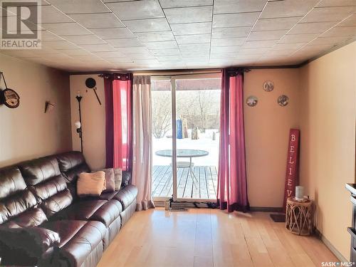 321 1St Street W, Ponteix, SK - Indoor Photo Showing Living Room