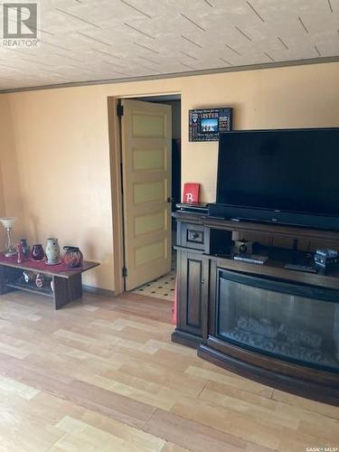 321 1St Street W, Ponteix, SK - Indoor