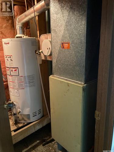 321 1St Street W, Ponteix, SK - Indoor Photo Showing Basement