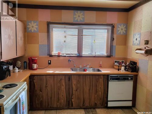 321 1St Street W, Ponteix, SK - Indoor Photo Showing Kitchen With Double Sink