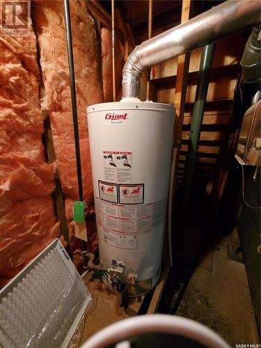 321 1St Street W, Ponteix, SK - Indoor Photo Showing Basement