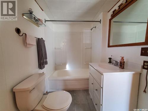 321 1St Street W, Ponteix, SK - Indoor Photo Showing Bathroom