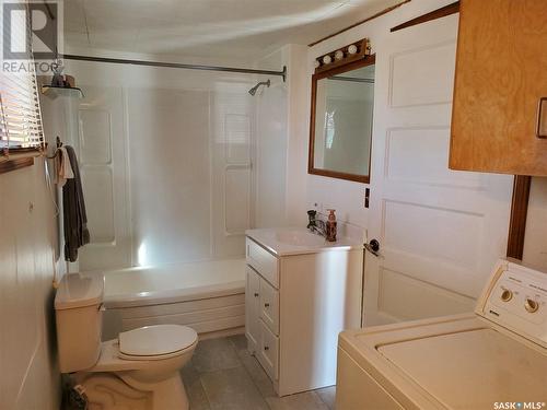 321 1St Street W, Ponteix, SK - Indoor Photo Showing Laundry Room