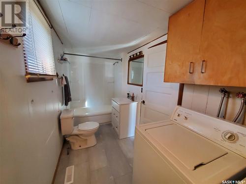 321 1St Street W, Ponteix, SK - Indoor Photo Showing Laundry Room
