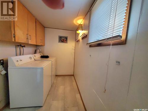 321 1St Street W, Ponteix, SK - Indoor Photo Showing Laundry Room