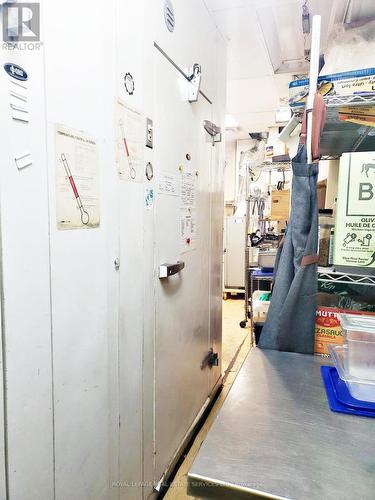 47 Charles Street W, Toronto, ON 