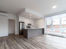 309-2805 Ch. Bates  Montréal (Côte-Des-Neiges/Notre-Dame-De-Grâce), QC H3S 1B5