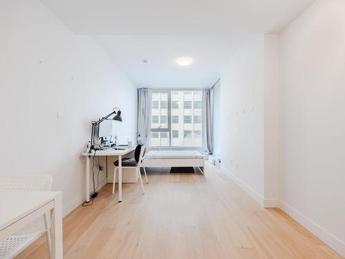 Salon - 1310-1500 Boul. René-Lévesque O., Montréal (Ville-Marie), QC 