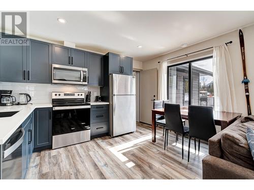 5545 Currie Bowl Way, Fernie, BC - Indoor Photo Showing Kitchen