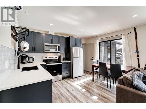 5545 Currie Bowl Way, Fernie, BC - Indoor Photo Showing Kitchen