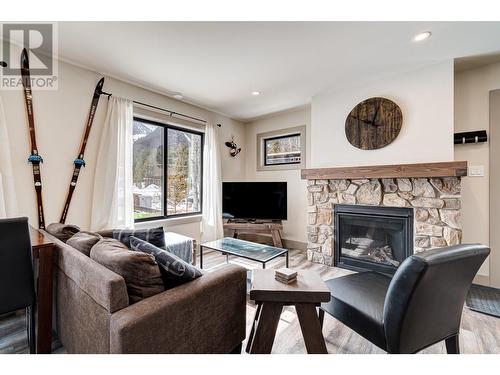 5545 Currie Bowl Way, Fernie, BC - Indoor Photo Showing Living Room With Fireplace