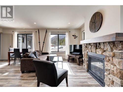 5545 Currie Bowl Way, Fernie, BC - Indoor Photo Showing Living Room With Fireplace