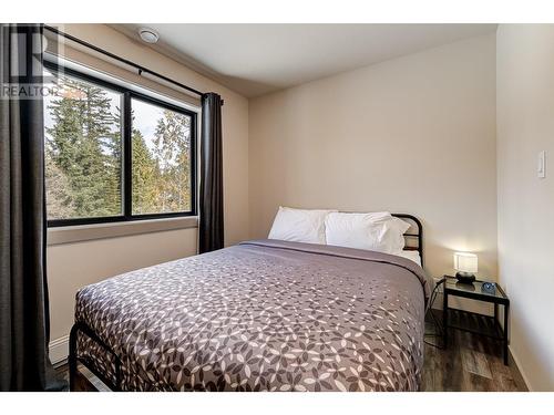 5545 Currie Bowl Way, Fernie, BC - Indoor Photo Showing Bedroom