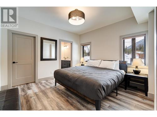 5545 Currie Bowl Way, Fernie, BC - Indoor Photo Showing Bedroom