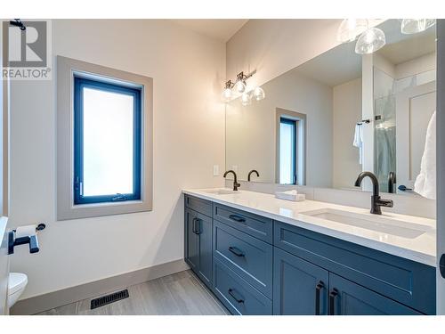 5545 Currie Bowl Way, Fernie, BC - Indoor Photo Showing Bathroom