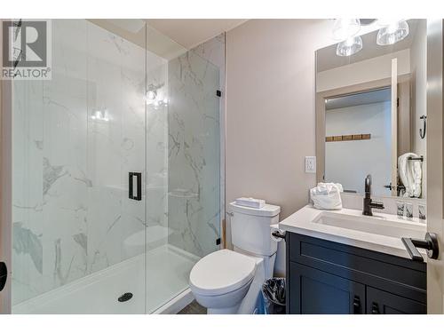 5545 Currie Bowl Way, Fernie, BC - Indoor Photo Showing Bathroom