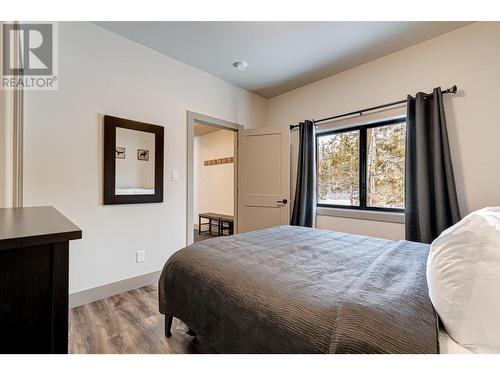 5545 Currie Bowl Way, Fernie, BC - Indoor Photo Showing Bedroom