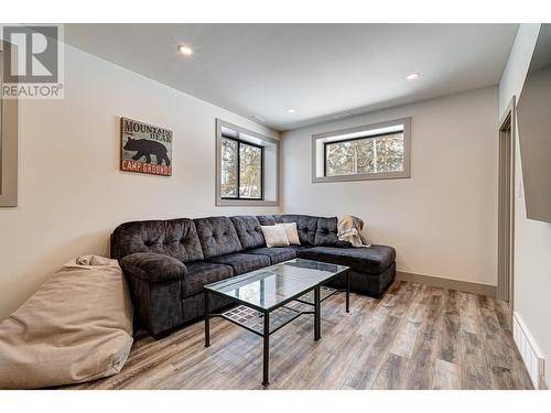 5545 Currie Bowl Way, Fernie, BC - Indoor Photo Showing Living Room