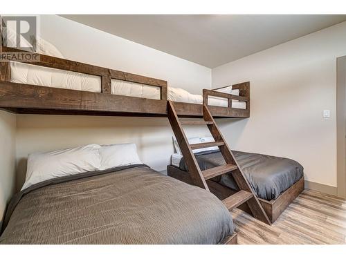 5545 Currie Bowl Way, Fernie, BC - Indoor Photo Showing Bedroom