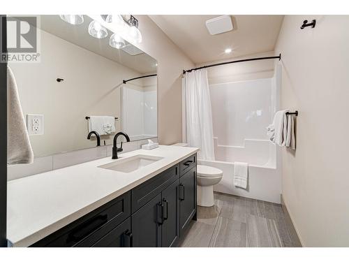5545 Currie Bowl Way, Fernie, BC - Indoor Photo Showing Bathroom