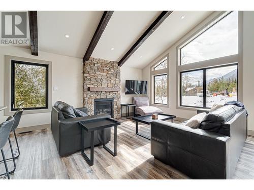 5545 Currie Bowl Way, Fernie, BC - Indoor Photo Showing Living Room With Fireplace