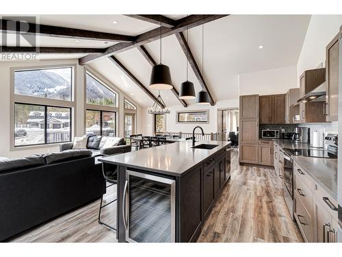 5545 Currie Bowl Way, Fernie, BC - Indoor Photo Showing Kitchen With Upgraded Kitchen