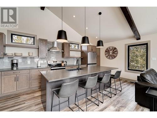 5545 Currie Bowl Way, Fernie, BC - Indoor Photo Showing Kitchen With Upgraded Kitchen