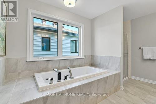844 Snowdrop Crescent, Ottawa, ON - Indoor Photo Showing Bathroom