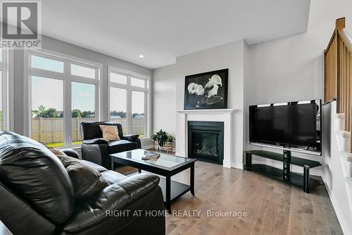 844 Snowdrop Crescent, Ottawa, ON - Indoor Photo Showing Living Room With Fireplace