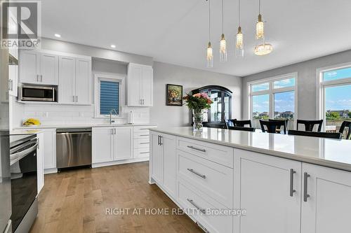 844 Snowdrop Crescent, Ottawa, ON - Indoor Photo Showing Kitchen With Upgraded Kitchen