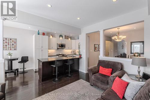 15 Summerberry Way, Hamilton, ON - Indoor Photo Showing Living Room